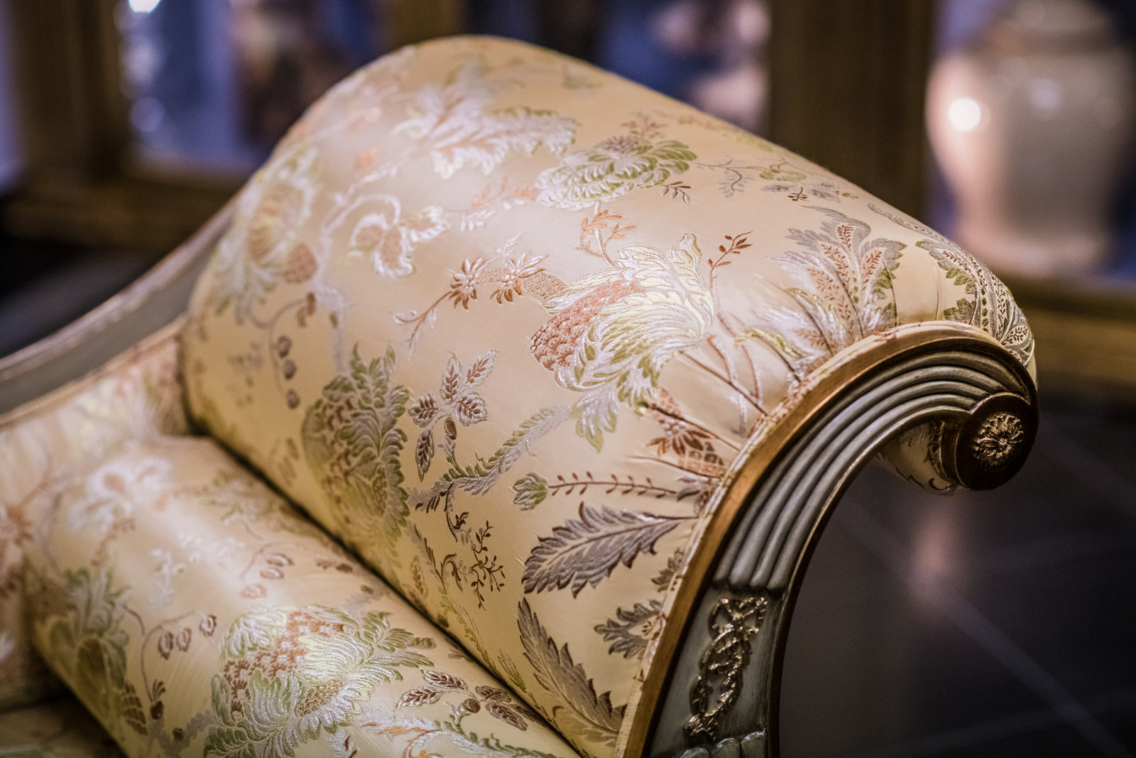 Elegant Chaise Longue