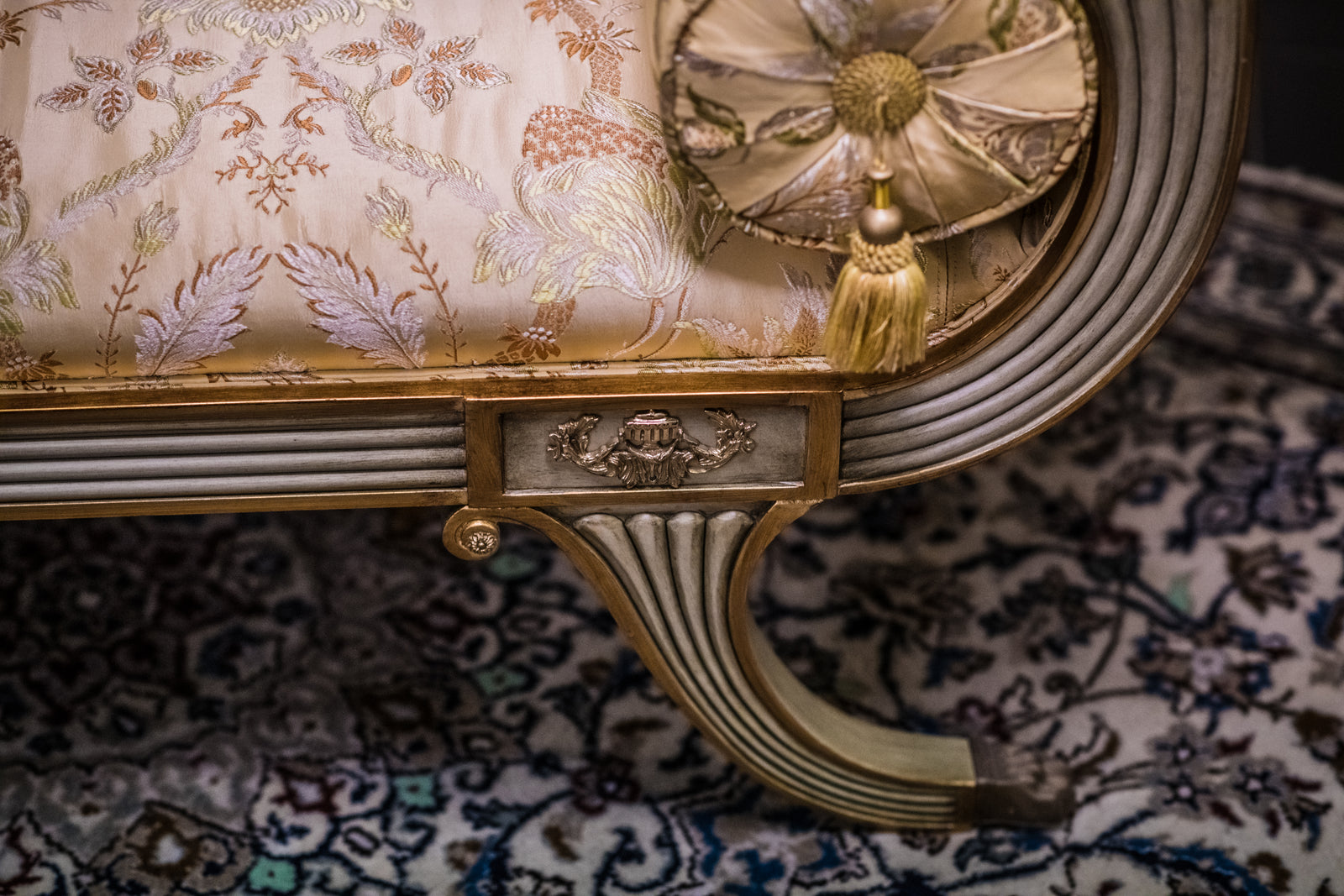 Elegant Chaise Longue