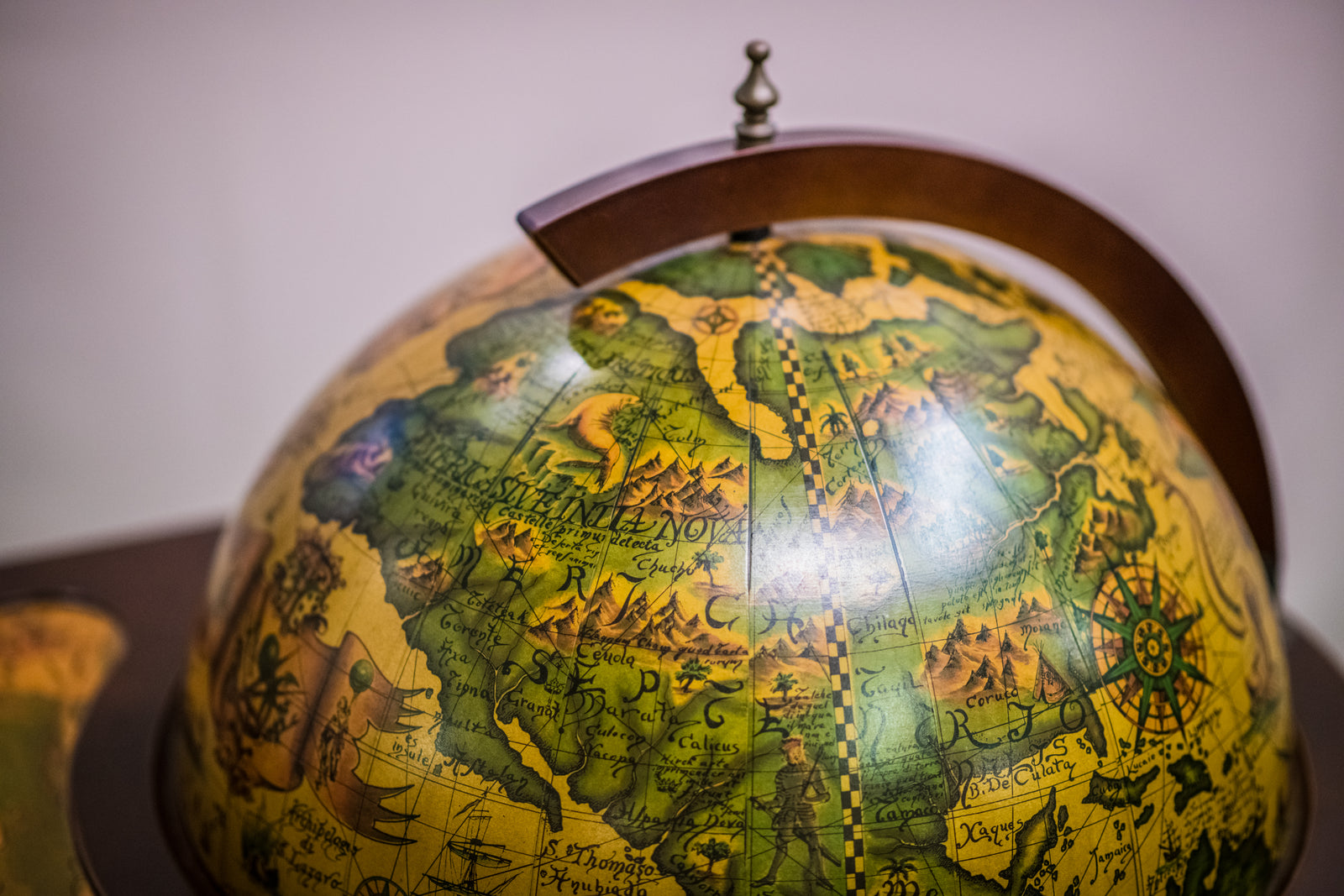 Trolley globe with drink cabinet and tray
